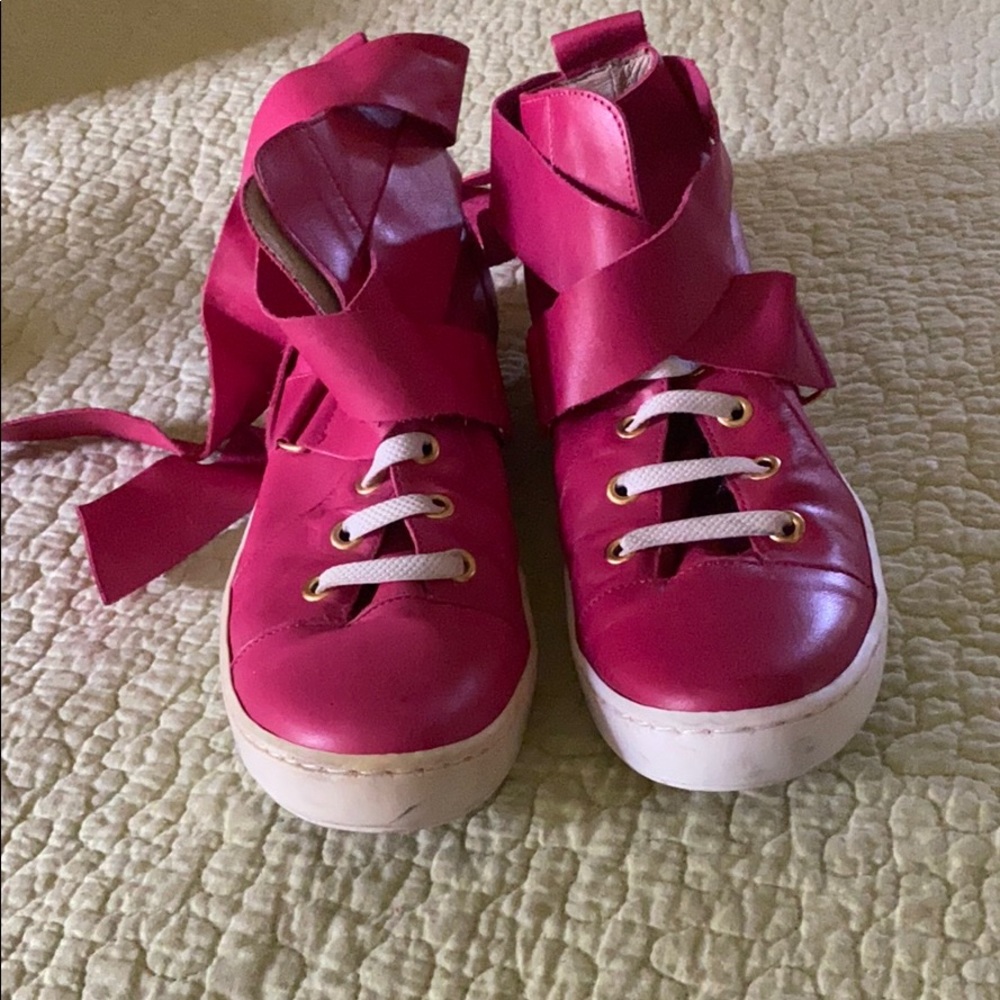 High top leather shoe